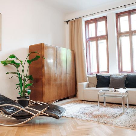 Oomph Vintage 2Br Gem Steps From Politechnika Apartment วอร์ซอ ภายนอก รูปภาพ
